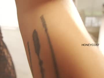 girl
        honeyco57 cam image #6890446