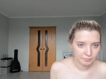 girl
        belle_ellie cam image #1919537