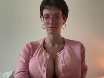 girl
        naomi_reah cam image #6625139