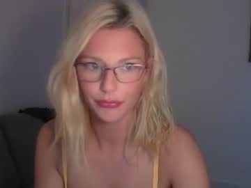 girl
        minxiemillie cam image #3055416