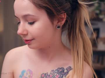 girl
        windy_swallow cam image #5501863