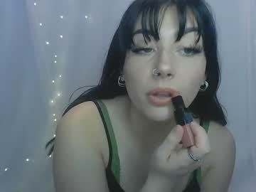 girl
        itsimogen cam image #3609896
