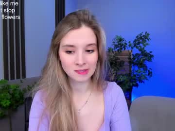 girl
        milablush cam image #792842