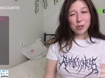 girl
        lottie_shine cam image #4177624