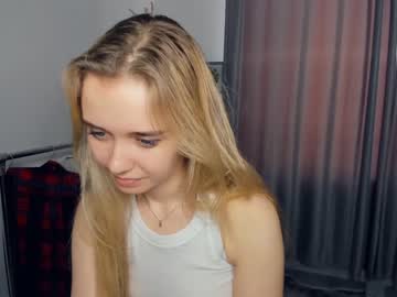 girl
        fresh_cherries cam image #2448465