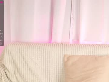 girl
        jollie_solti cam image #1977163