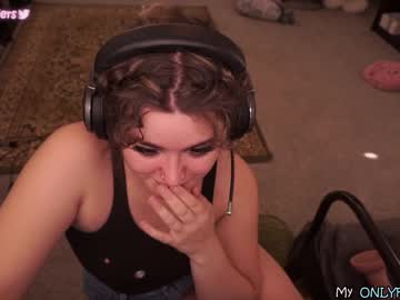 girl
        evelynpiers cam image #1779864