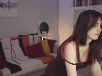 girl
        _blackbee_ cam image #6199667