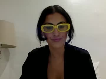girl
        sashamolaney cam image #1717634