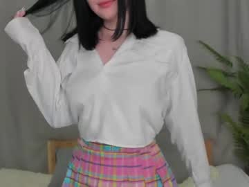 girl
        heather_s cam image #4213829