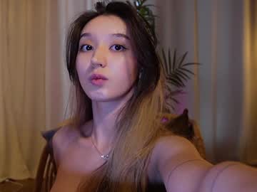 girl
        sarasuo cam image #6444196