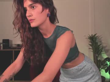 girl
        marmuse cam image #2045843