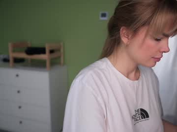 girl
        love_you_to123 cam image #6752657