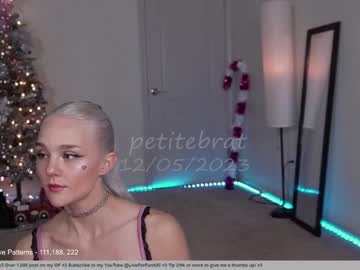 girl
        petitebrat cam image #3000218