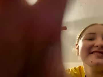girl
        bigbaby590 cam image #3591348