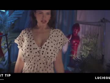 girl
        lucieoude_ cam image #1018737
