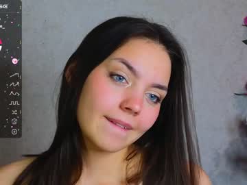 girl
        lunaaokii cam image #3450148