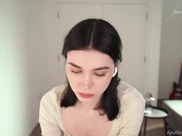 girl
        luna_ai cam image #6913655