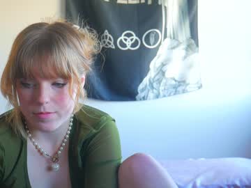 girl
        sisypheanlove cam image #2890284