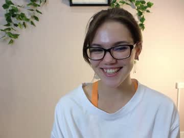 girl
        teresabriggs cam image #2356725