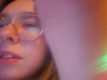 girl
        luckylychee cam image #4373713