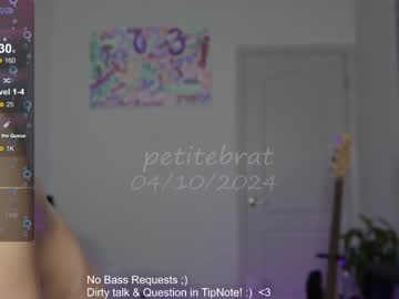 girl
        petitebrat cam image #3910476