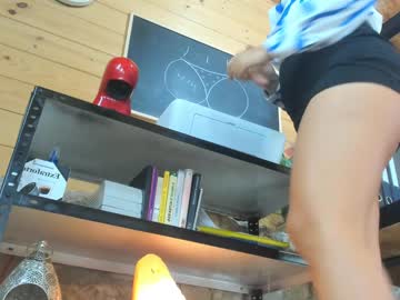 girl
        daily_stories cam image #2292283