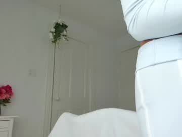 girl
        littlegreekflower cam image #6552778