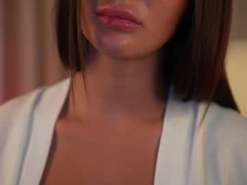girl
        ember_robbins cam image #4959202
