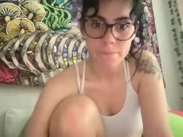 girl
        lovelyylamb cam image #1144610