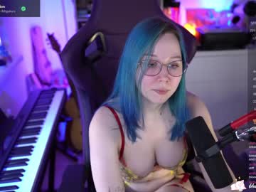 girl
        blue_mooncat cam image #3447266