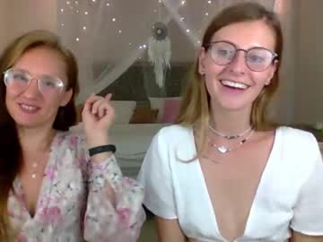 couple
        goddess_marylin cam image #2915165