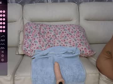 girl
        graciously3333 cam image #3833922