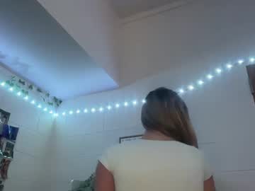 girl
        alygator24 cam image #6218236