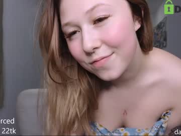 girl
        lottie_shine cam image #3665730