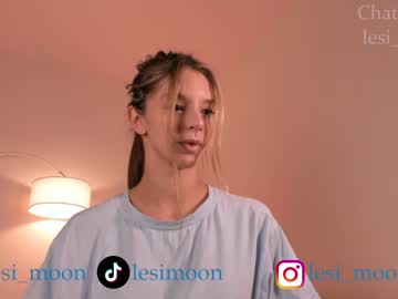 girl
        lesi_moon cam image #3517087