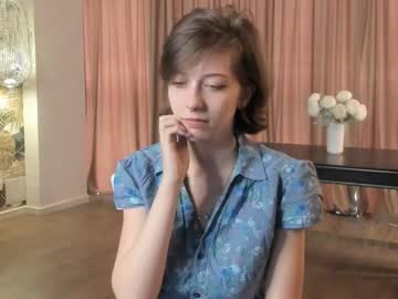 girl
        edlafollin cam image #6422645