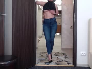 girl
        carmela_fox cam image #1244633