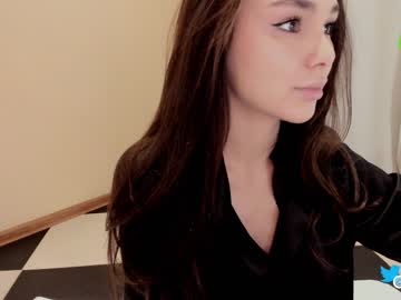 girl
        hollyextra cam image #2746479