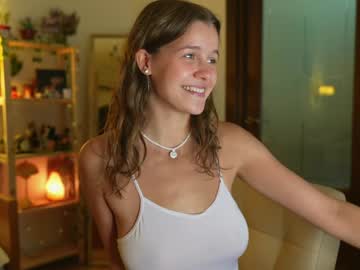 girl
        eli_sun cam image #5138276