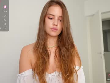 girl
        fazeyj cam image #5128859
