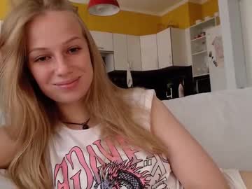 girl
        magic_couple13 cam image #1804651