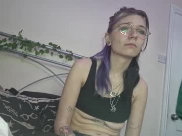 girl
        lizzyylovesick cam image #4290257