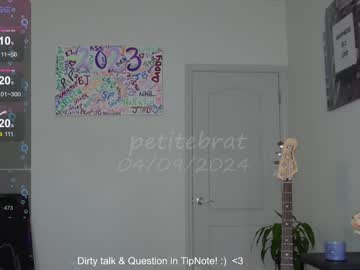 girl
        petitebrat cam image #3902323