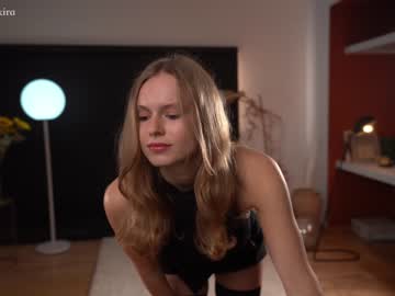 girl
        chillwithkira cam image #722104
