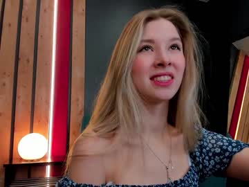 girl
        milablush cam image #3298636
