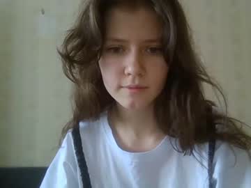 girl
        lilolum cam image #3799344