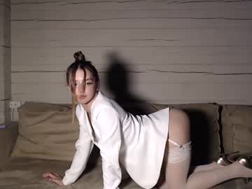 girl
        lesi_moon cam image #2158841