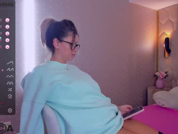 girl
        stifler_mommy cam image #1179333