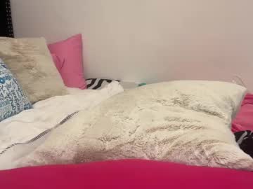 girl
        thebellareid cam image #5407164